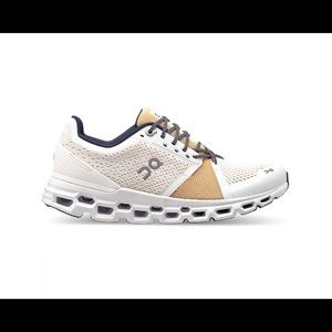 On Cloudstratus Running Shoe